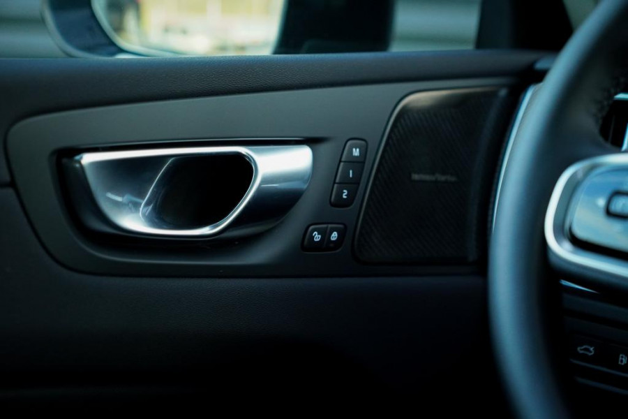 Volvo XC60 2.0 T6 Plug-in hybrid AWD Plus Dark / Pano / Harman Kardon / 20'' / Incl BTW