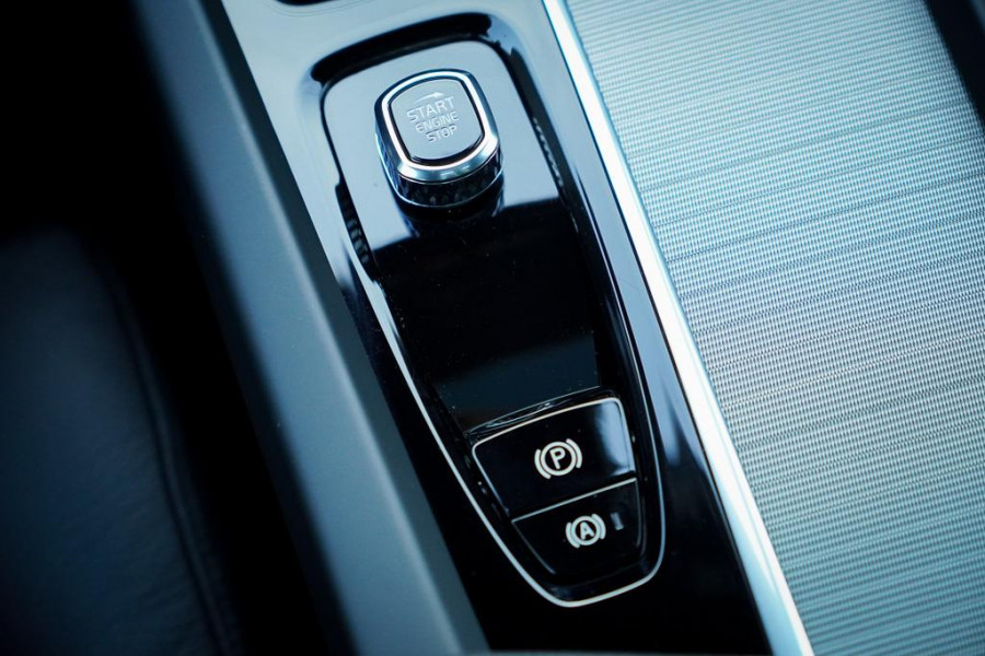 Volvo XC60 2.0 T6 Plug-in hybrid AWD Plus Dark / Pano / Harman Kardon / 20'' / Incl BTW