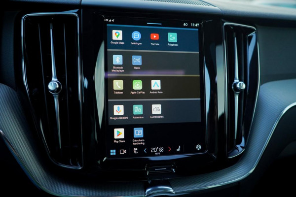 Volvo XC60 2.0 T6 Plug-in hybrid AWD Plus Dark / Pano / Harman Kardon / 20'' / Incl BTW