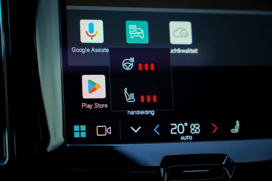 Volvo XC60 2.0 T6 Plug-in hybrid AWD Plus Dark / Pano / Harman Kardon / 20'' / Incl BTW