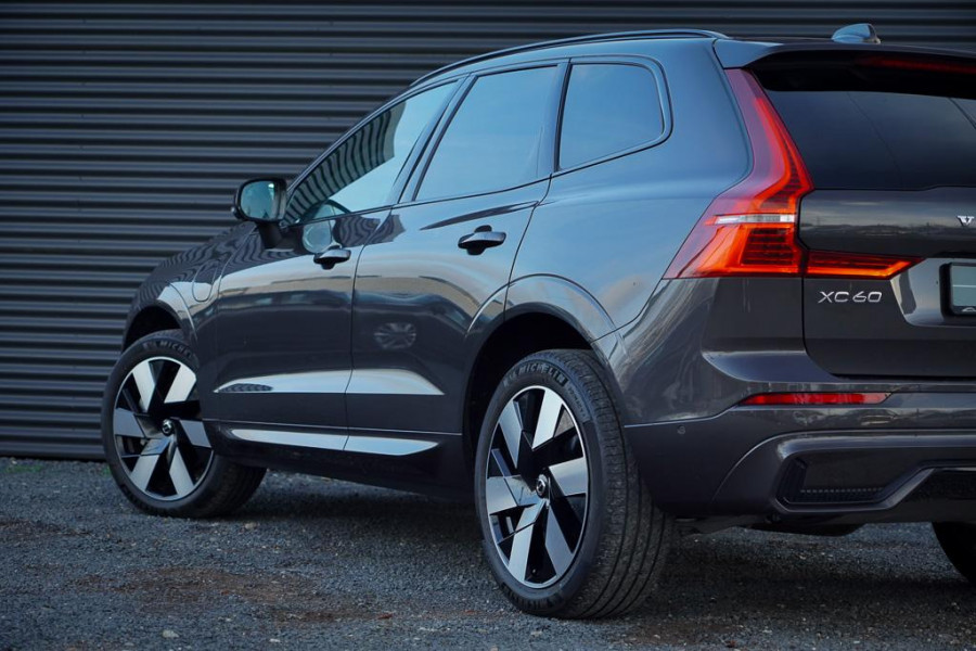 Volvo XC60 2.0 T6 Plug-in hybrid AWD Plus Dark / Pano / Harman Kardon / 20'' / Incl BTW