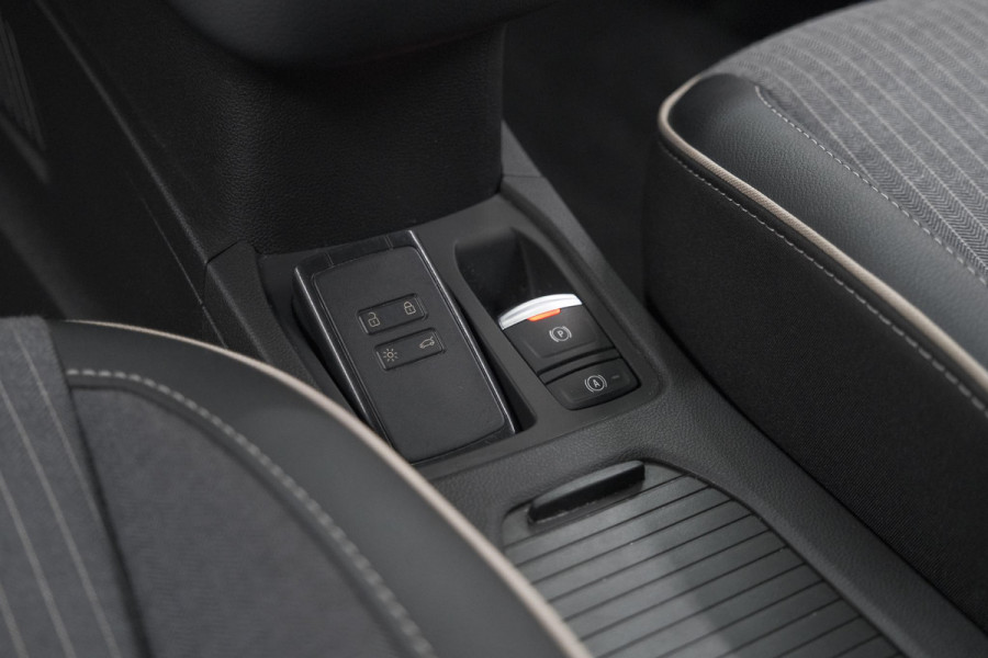 Renault Clio TCe 90 GPF techno | 360 Camera | Adaptieve Cruise Control | Navigatie | 9.3 Inch Groot Scherm