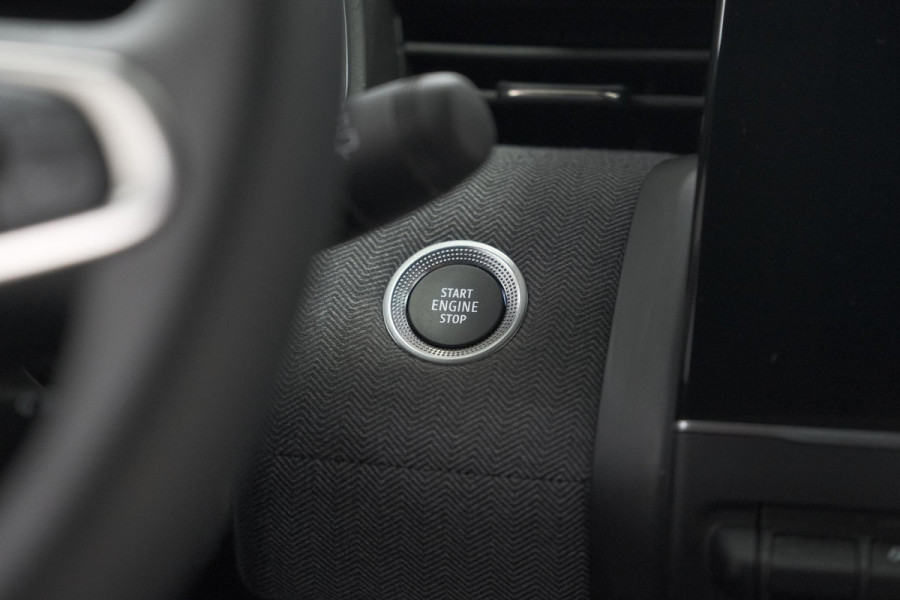 Renault Clio TCe 90 GPF techno | 360 Camera | Adaptieve Cruise Control | Navigatie | 9.3 Inch Groot Scherm