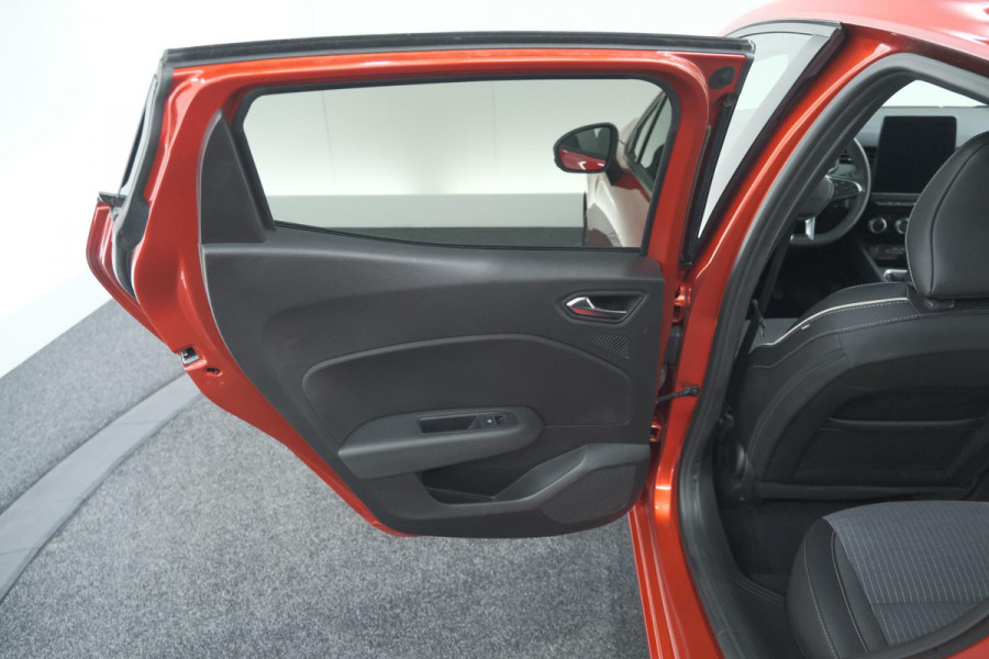 Renault Clio TCe 90 GPF techno | 360 Camera | Adaptieve Cruise Control | Navigatie | 9.3 Inch Groot Scherm