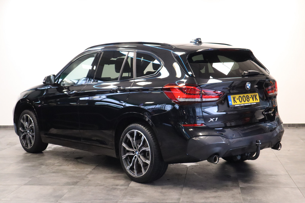 BMW X1 sDrive20i High Executive Cruise/Climate panoramadak PDC Trekhaak NAP Head-Up