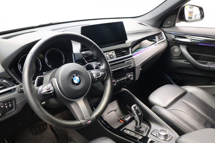 BMW X1 sDrive20i High Executive Cruise/Climate panoramadak PDC Trekhaak NAP Head-Up 24 maanden garantie mogelijk (*vraag naar de voorwaarden)