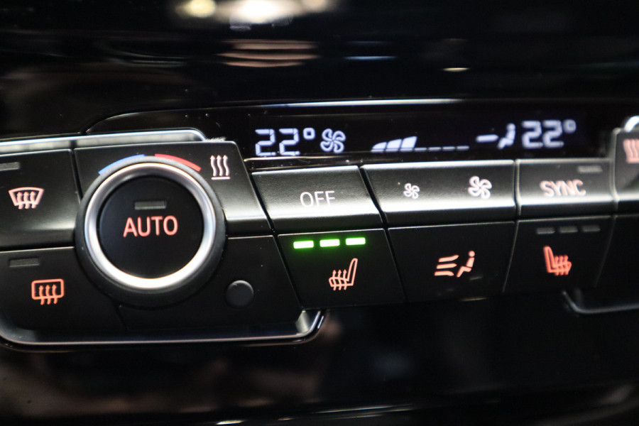 BMW X1 sDrive20i High Executive Cruise/Climate panoramadak PDC Trekhaak NAP Head-Up 24 maanden garantie mogelijk (*vraag naar de voorwaarden)