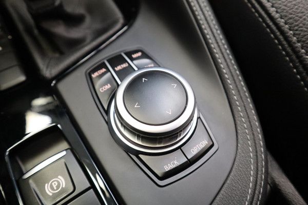 BMW X1 sDrive20i High Executive Cruise/Climate panoramadak PDC Trekhaak NAP Head-Up 24 maanden garantie mogelijk (*vraag naar de voorwaarden)