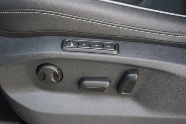 Volkswagen Tiguan 1.4 TSI eHybrid 245 PK R-Line BNS+ PHEV, Panoramadak, 360 Camera, Leder, Winterpakket, Carplay