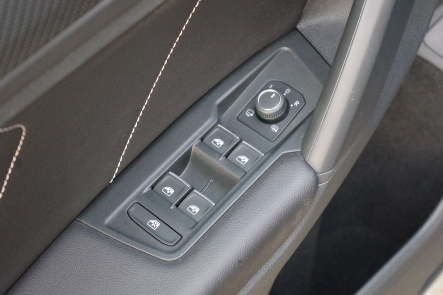 Volkswagen Tiguan 1.4 TSI eHybrid 245 PK R-Line BNS+ PHEV, Panoramadak, 360 Camera, Leder, Winterpakket, Carplay