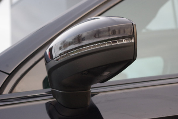 Volkswagen Tiguan 1.4 TSI eHybrid 245 PK R-Line BNS+ PHEV, Panoramadak, 360 Camera, Leder, Winterpakket, Carplay