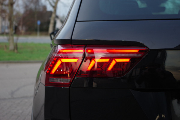 Volkswagen Tiguan 1.4 TSI eHybrid 245 PK R-Line BNS+ PHEV, Panoramadak, 360 Camera, Leder, Winterpakket, Carplay