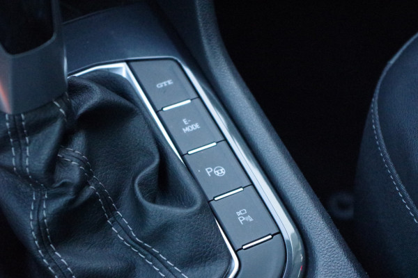 Volkswagen Tiguan 1.4 TSI eHybrid 245 PK R-Line BNS+ PHEV, Panoramadak, 360 Camera, Leder, Winterpakket, Carplay