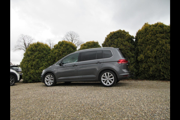 Volkswagen Touran 1.5 TSI Highline Automaat*Navi*Pano.dak*Trekhaak*