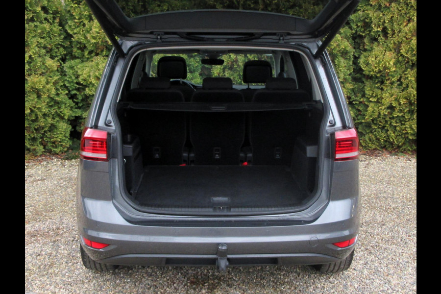 Volkswagen Touran 1.5 TSI Highline Automaat*Navi*Pano.dak*Trekhaak*