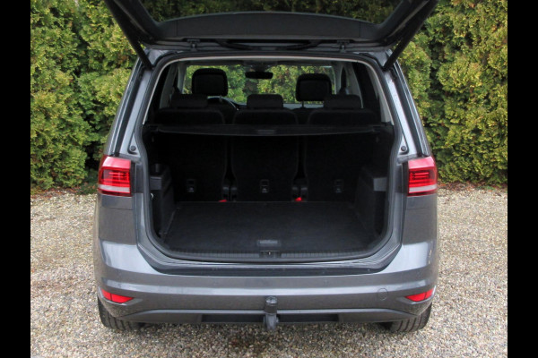 Volkswagen Touran 1.5 TSI Highline Automaat*Navi*Pano.dak*Trekhaak*