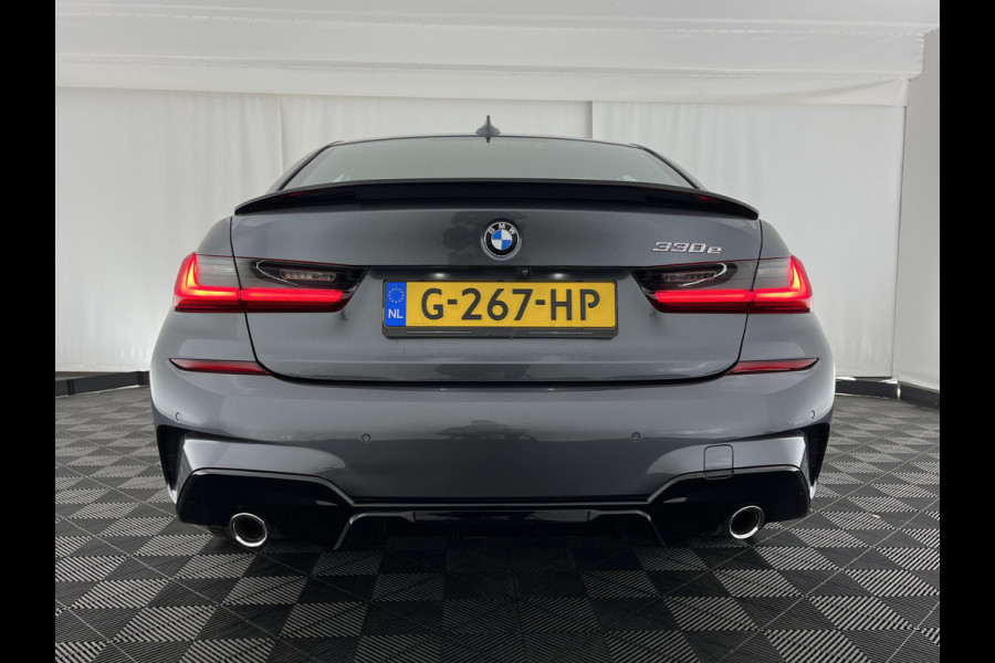 BMW 3-serie 330e M-Sportpack High Executive Performance Pack (INCL-BTW) *HEAD-UP | FULL-LEATHER | FULL-LED | HIFI-SOUND | CAMERA | HEATED-SPORTSEATS | CARPLAY | DIGI-COCKPIT | NAVI-FULLMAP | AMBIENT-LIGHT | ECC | PDC | CRUISE | 19''ALU*