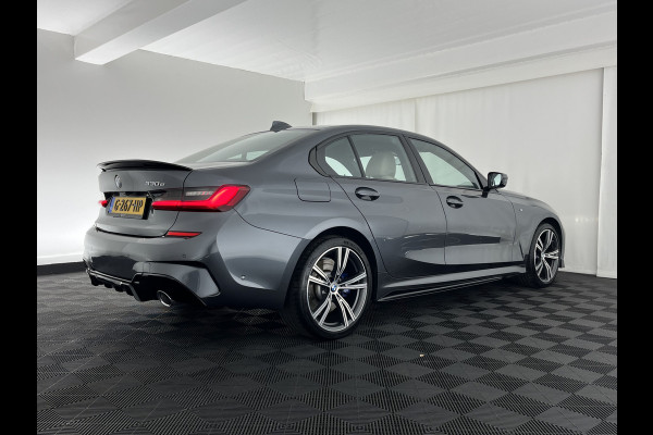 BMW 3-serie 330e M-Sportpack High Executive Performance Pack (INCL-BTW) *HEAD-UP | FULL-LEATHER | FULL-LED | HIFI-SOUND | CAMERA | HEATED-SPORTSEATS | CARPLAY | DIGI-COCKPIT | NAVI-FULLMAP | AMBIENT-LIGHT | ECC | PDC | CRUISE | 19''ALU*