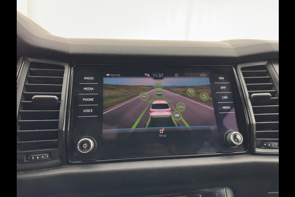 Škoda Kodiaq 1.5 TSI Sportline Business (INCL-BTW) Aut. *PANO | LEATHER-MICROFIBRE | FULL-LED | MEMORY-PACK | SPORTSEATS | SHIFT-PADDLES | ADAPTIVE-CRUISE | DIGI-COCKPIT | NAVI-FULLMAP | CANTON-AUDIO | DAB | AMBIENT-LIGHT | KEYLESS