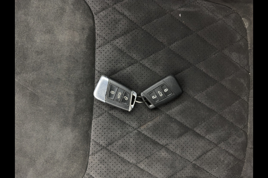 Škoda Kodiaq 1.5 TSI Sportline Business (INCL-BTW) Aut. *PANO | LEATHER-MICROFIBRE | FULL-LED | MEMORY-PACK | SPORTSEATS | SHIFT-PADDLES | ADAPTIVE-CRUISE | DIGI-COCKPIT | NAVI-FULLMAP | CANTON-AUDIO | DAB | AMBIENT-LIGHT | KEYLESS