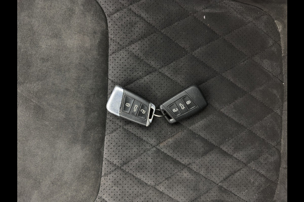 Škoda Kodiaq 1.5 TSI Sportline Business (INCL-BTW) Aut. *PANO | LEATHER-MICROFIBRE | FULL-LED | MEMORY-PACK | SPORTSEATS | SHIFT-PADDLES | ADAPTIVE-CRUISE | DIGI-COCKPIT | NAVI-FULLMAP | CANTON-AUDIO | DAB | AMBIENT-LIGHT | KEYLESS