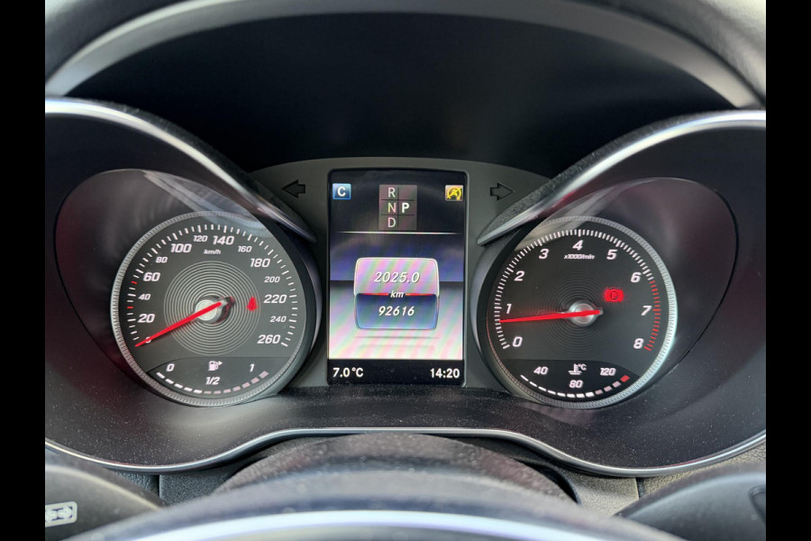 Mercedes-Benz C-Klasse 200 4matic AMG | Navigatie | Camera | Stoelkoeling & Verwarming | 19 Inch Lichtmetalen Velgen |