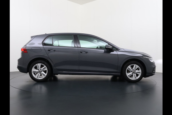 Volkswagen Golf 1.0 eTSI 111PK AUT-7 Nieuw Model Adap.Cruise Virtual Cockpit Apple Carplay Android APP-Connect Navi Ecc Pdc Life Stoel+Stuurverwarming Lmv Mirrorlink DAB Led Isofix Keyless mild hybride Complete Volkswagen Golf mild hybride!