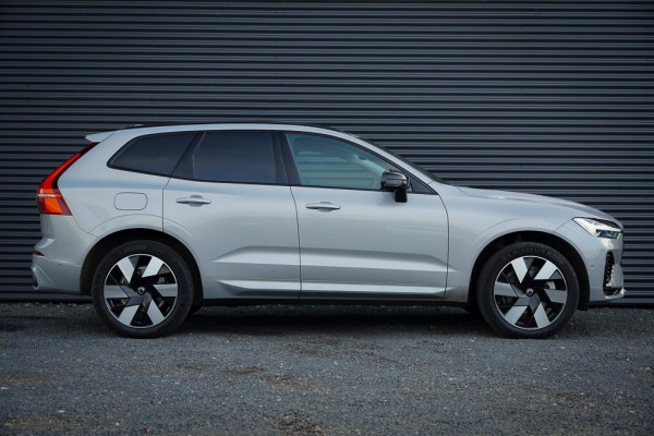 Volvo XC60 2.0 T6 Plug-in hybrid AWD Plus Dark / Pano / Trekhaak / Stoel&Stuurwielverwarming