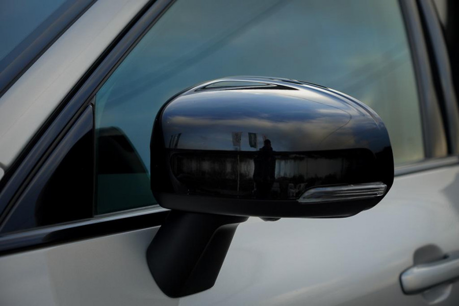 Volvo XC60 2.0 T6 Plug-in hybrid AWD Plus Dark / Pano / Trekhaak / Stoel&Stuurwielverwarming