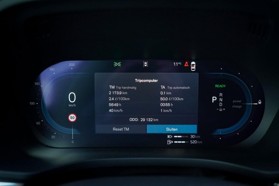 Volvo XC60 2.0 T6 Plug-in hybrid AWD Plus Dark / Pano / Trekhaak / Stoel&Stuurwielverwarming