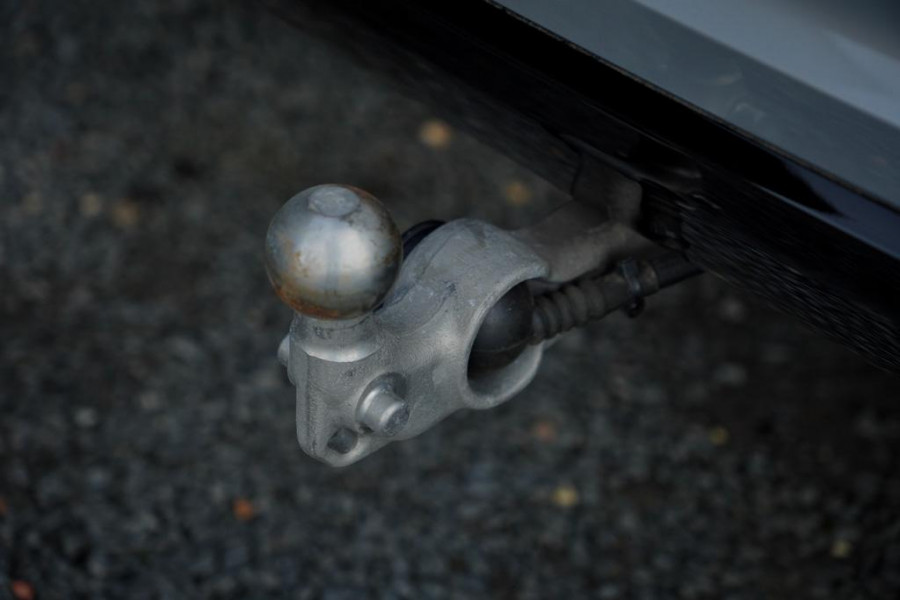 Volvo XC60 2.0 T6 Plug-in hybrid AWD Plus Dark / Pano / Trekhaak / Stoel&Stuurwielverwarming