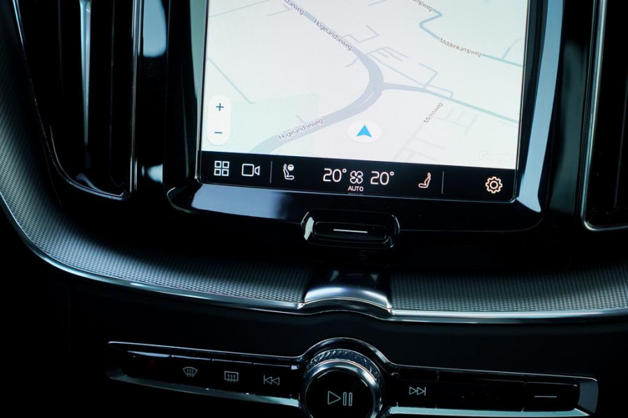 Volvo XC60 2.0 T6 Plug-in hybrid AWD Plus Dark / Pano / Trekhaak / Stoel&Stuurwielverwarming