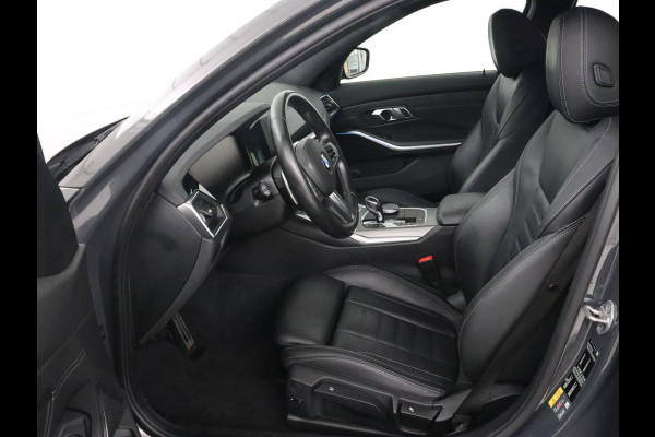 BMW 3-serie 330e M Sport | Leder | Stoelverwarming | Carplay | Sportstoelen | Laserlicht | Live Cockpit | Sfeerverlichting | Navigatie | Parkeerhulp | Climate control | Bluetooth | Cruise control