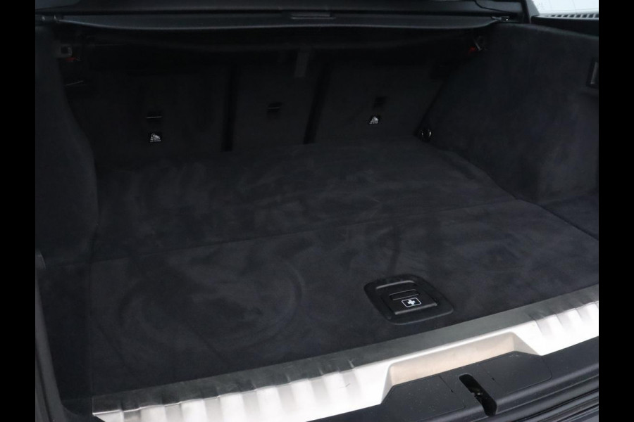 BMW 3-serie 330e M Sport | Leder | Stoelverwarming | Carplay | Sportstoelen | Laserlicht | Live Cockpit | Sfeerverlichting | Navigatie | Parkeerhulp | Climate control | Bluetooth | Cruise control