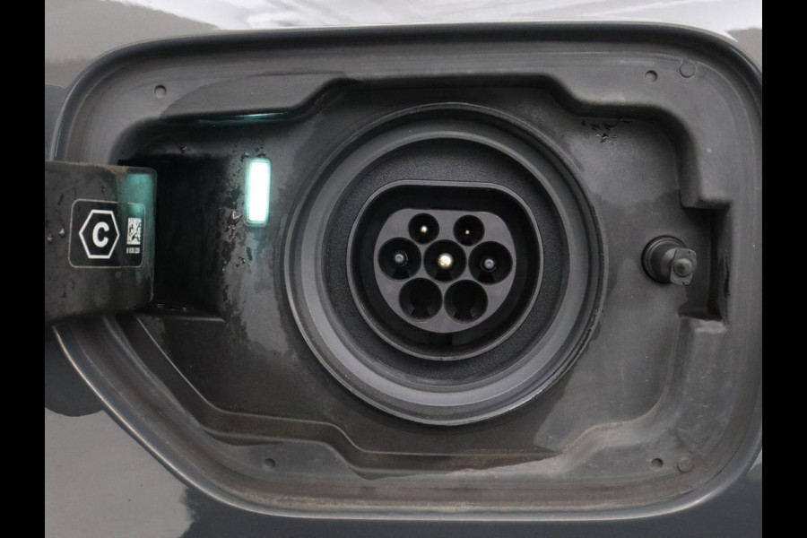 BMW 3-serie 330e M Sport | Leder | Stoelverwarming | Carplay | Sportstoelen | Laserlicht | Live Cockpit | Sfeerverlichting | Navigatie | Parkeerhulp | Climate control | Bluetooth | Cruise control