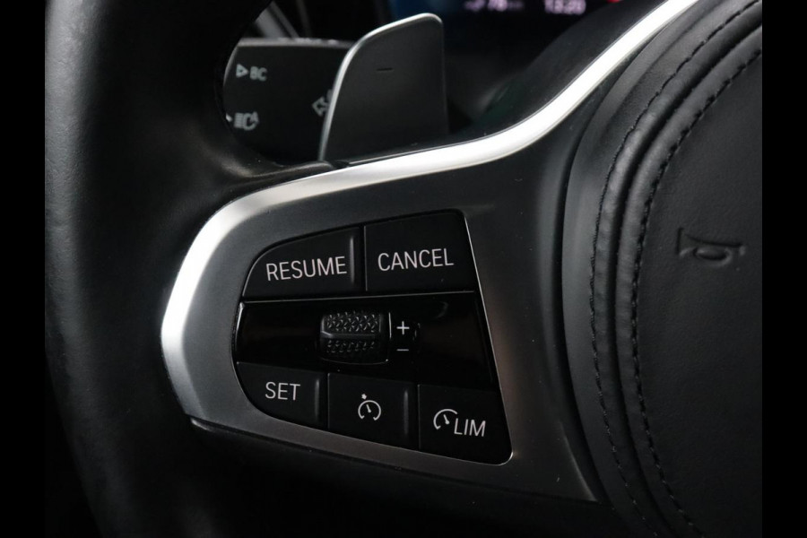 BMW 3-serie 330e M Sport | Leder | Stoelverwarming | Carplay | Sportstoelen | Laserlicht | Live Cockpit | Sfeerverlichting | Navigatie | Parkeerhulp | Climate control | Bluetooth | Cruise control