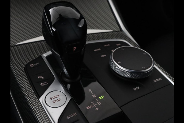 BMW 3-serie 330e M Sport | Leder | Stoelverwarming | Carplay | Sportstoelen | Laserlicht | Live Cockpit | Sfeerverlichting | Navigatie | Parkeerhulp | Climate control | Bluetooth | Cruise control