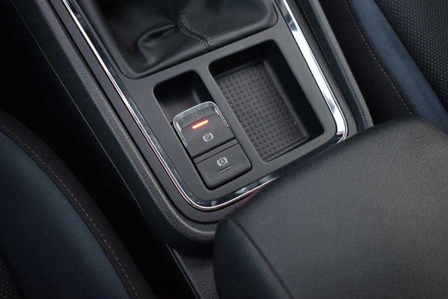 Seat Ateca 1.0 EcoTSI Style Business Intense | Trekhaak | Apple CarPlay | Camera | Climate