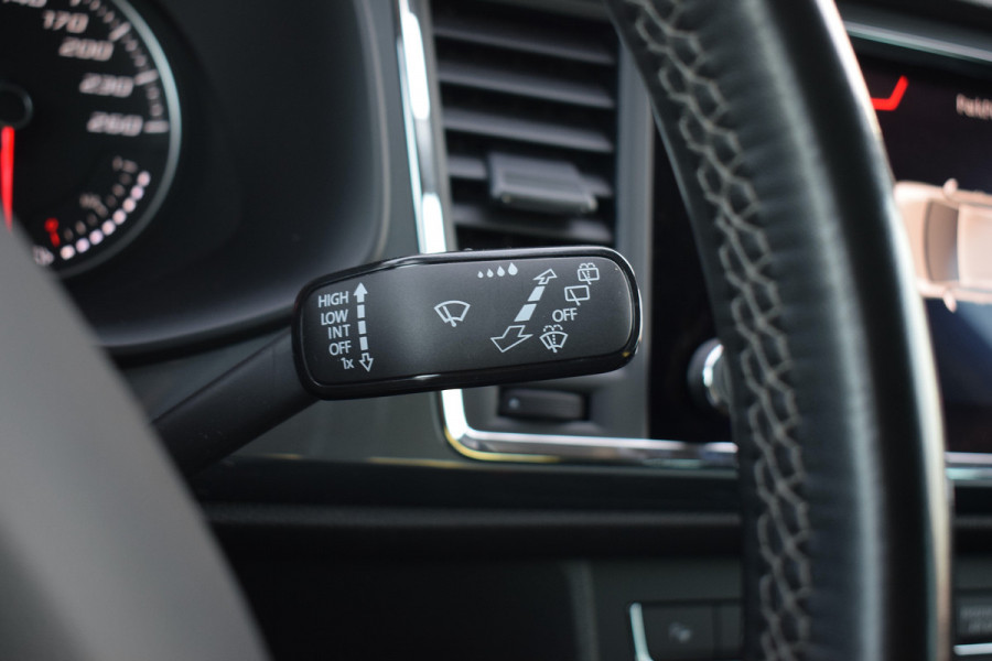 Seat Ateca 1.0 EcoTSI Style Business Intense | Trekhaak | Apple CarPlay | Camera | Climate