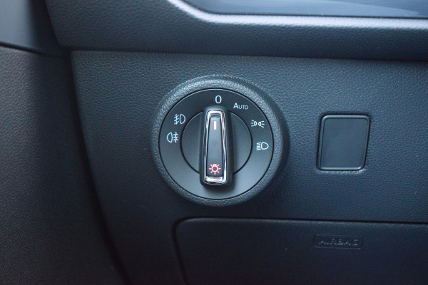 Seat Ateca 1.0 EcoTSI Style Business Intense | Trekhaak | Apple CarPlay | Camera | Climate