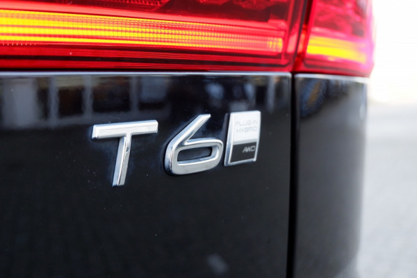 Volvo XC60 2.0 T6 Ultra Dark. AWD / PHEV Long range / Full Option / INCL. f