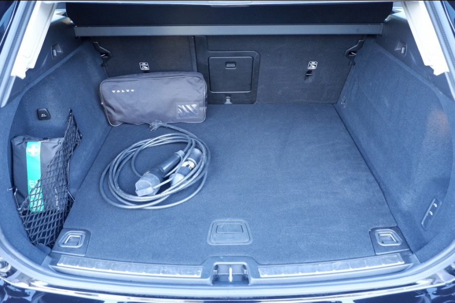 Volvo XC60 2.0 T6 Ultra Dark. AWD / PHEV Long range / Full Option / INCL. f