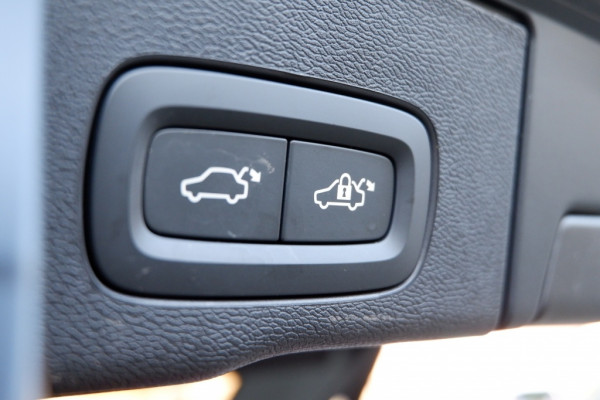 Volvo XC60 2.0 T6 Ultra Dark. AWD / PHEV Long range / Full Option / INCL. f