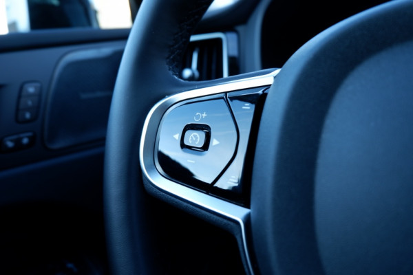 Volvo XC60 2.0 T6 Ultra Dark. AWD / PHEV Long range / Full Option / INCL. f