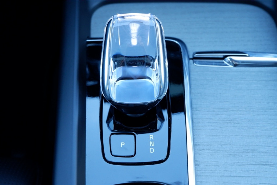 Volvo XC60 2.0 T6 Ultra Dark. AWD / PHEV Long range / Full Option / INCL. f