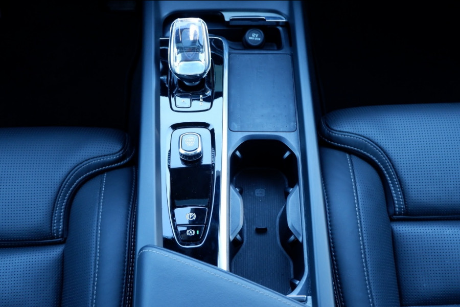 Volvo XC60 2.0 T6 Ultra Dark. AWD / PHEV Long range / Full Option / INCL. f