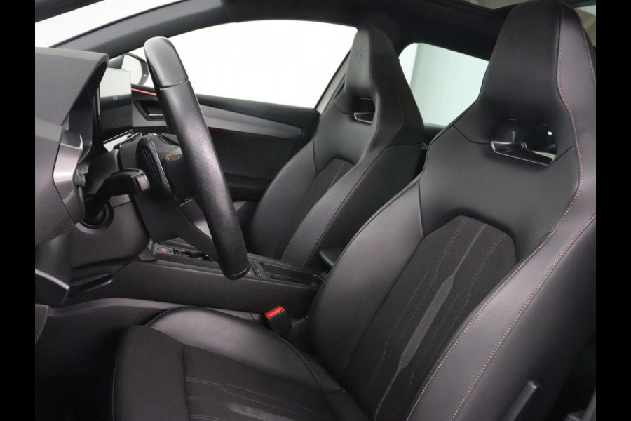 CUPRA Leon 1.4 eHybrid VZ | 245pk | Panoramadak | Stoelverwarming | Camera | Carplay | Adaptive cruise | Keyless | Navigatie | 19'' | Sportstoelen | Full LED | PHEV | Plug In