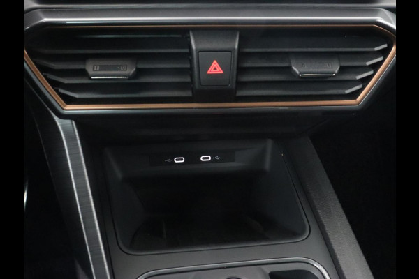 CUPRA Leon 1.4 eHybrid VZ | 245pk | Panoramadak | Stoelverwarming | Camera | Carplay | Adaptive cruise | Keyless | Navigatie | 19'' | Sportstoelen | Full LED | PHEV | Plug In