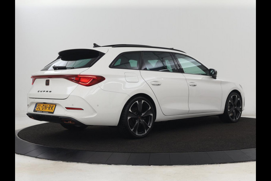 CUPRA Leon 1.4 eHybrid VZ | 245pk | Panoramadak | Stoelverwarming | Camera | Carplay | Adaptive cruise | Keyless | Navigatie | 19'' | Sportstoelen | Full LED | PHEV | Plug In