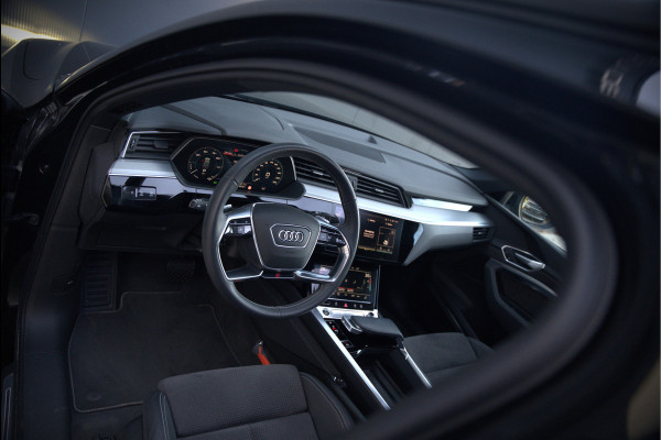 Audi e-tron 50 quattro S edition 71 kWh | S Line | Black Edition | Panoramadak | Memory Seats | Camera | Luchtvering | Adaptive Cruise Control | Trekhaak | Keyless | Matrix LED | Leder | Stoelverwarming | NAP | BTW